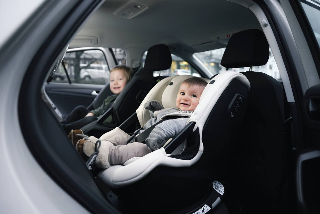 Forward facing Vs Rear facing child car seats, the pros and cons.