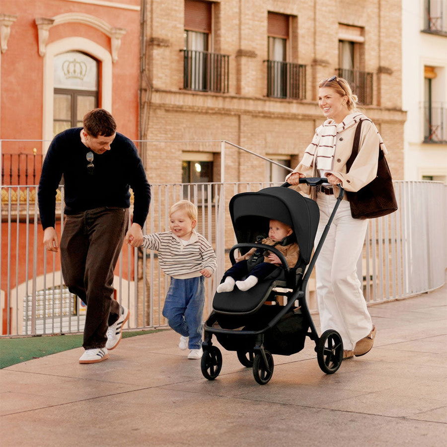 Silver Cross Breez in onyx being used by a family walking