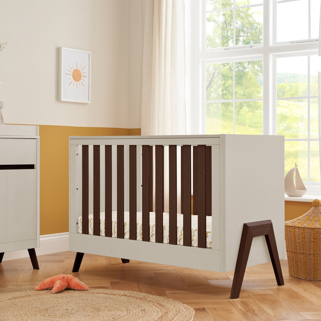 Tutti Bambini Fuori Mini Cot Bed - Chelsea Baby