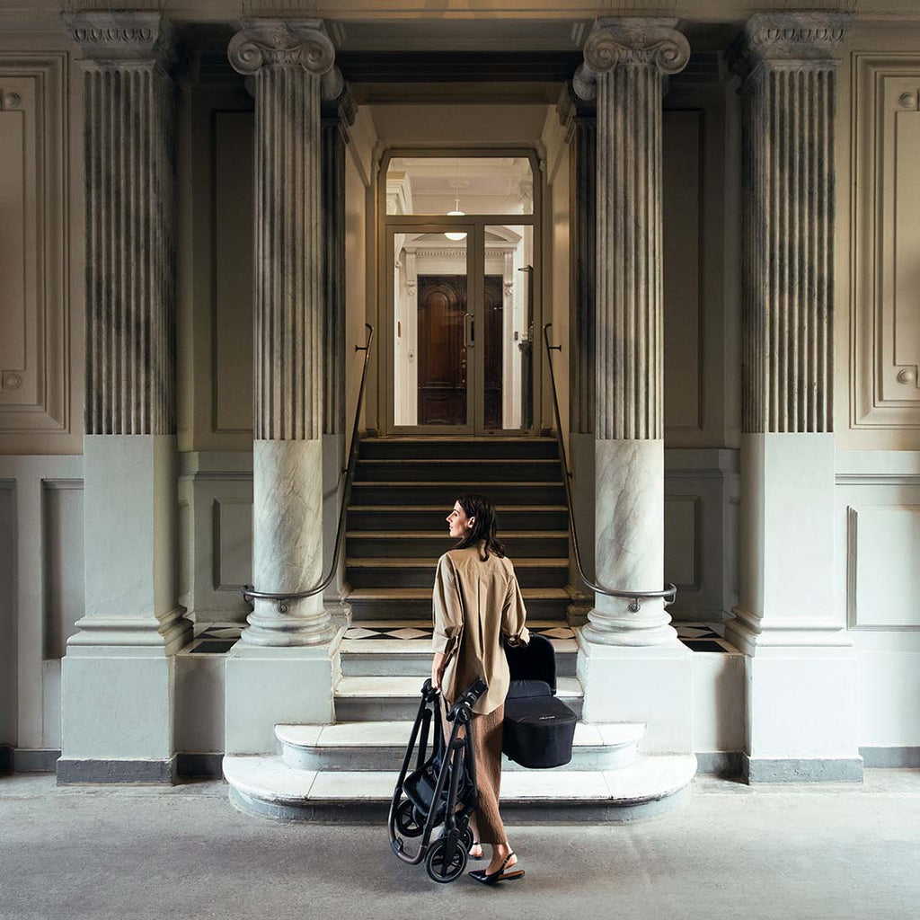 Nuna Swiv™ Stroller - Caviar