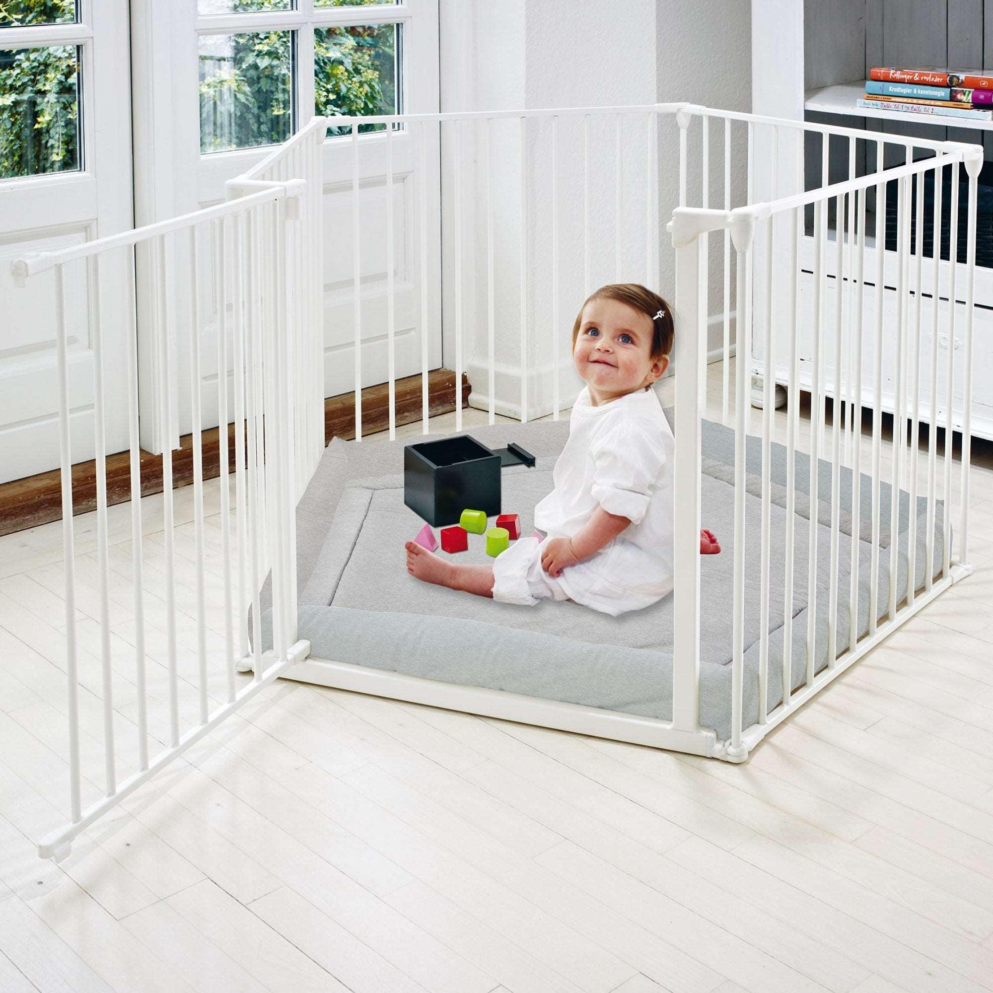 Baby Dan Olaf Playpen Pentagon - Chelsea Baby